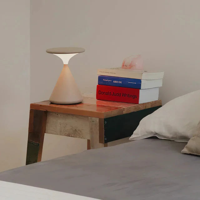 Dimmable table lamp
